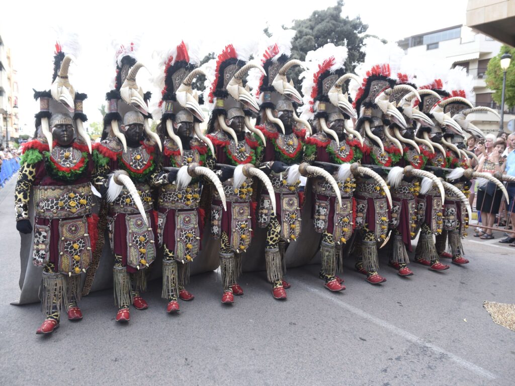 comparsa la pluma guardamar moros y cristianos